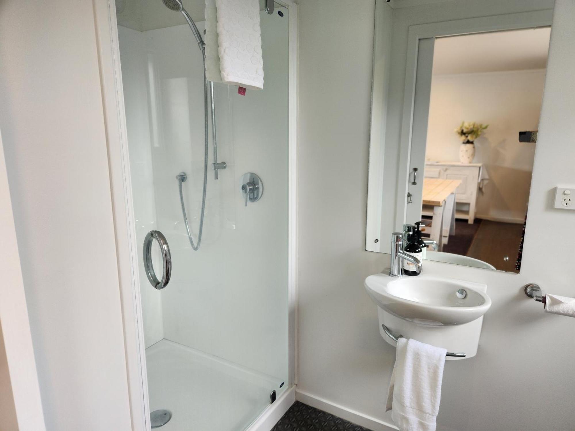 Cedar House Bed & Breakfast Gisborne Ngoại thất bức ảnh